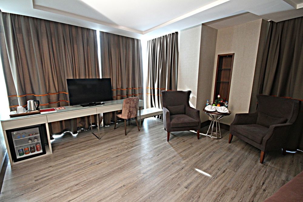 B Business Hotel & Spa Antalya Extérieur photo